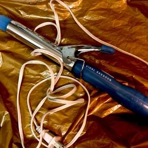 3/$15 Vidal Sassoon Curling Iron